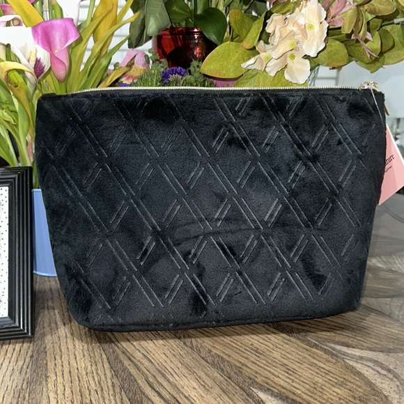 Large velvet juicy couture makeup bag! - Picture 2 of 2